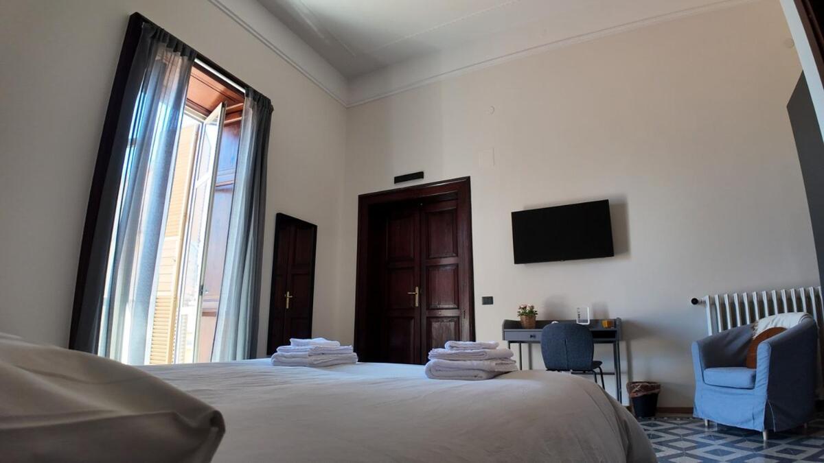 Casa Manu Nuovo Appartamento In Centro Storico Benevento Bagian luar foto